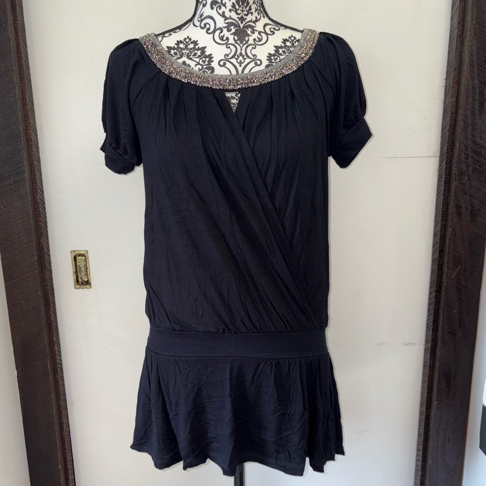 Carino Size XS (1) Black Criss Cross Blouse with Hip Band and Beaded Neckline